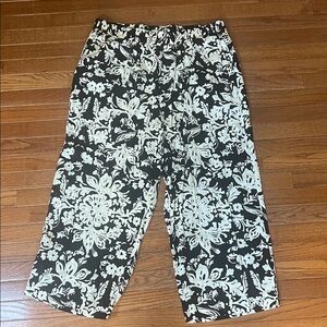 Christian Siriano Size 2X Chic Black and Cream Floral Pants